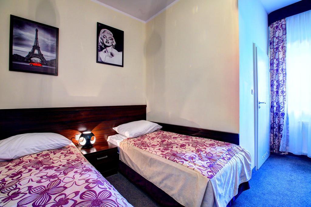 Hostel Evotel Zielonka  Dış mekan fotoğraf