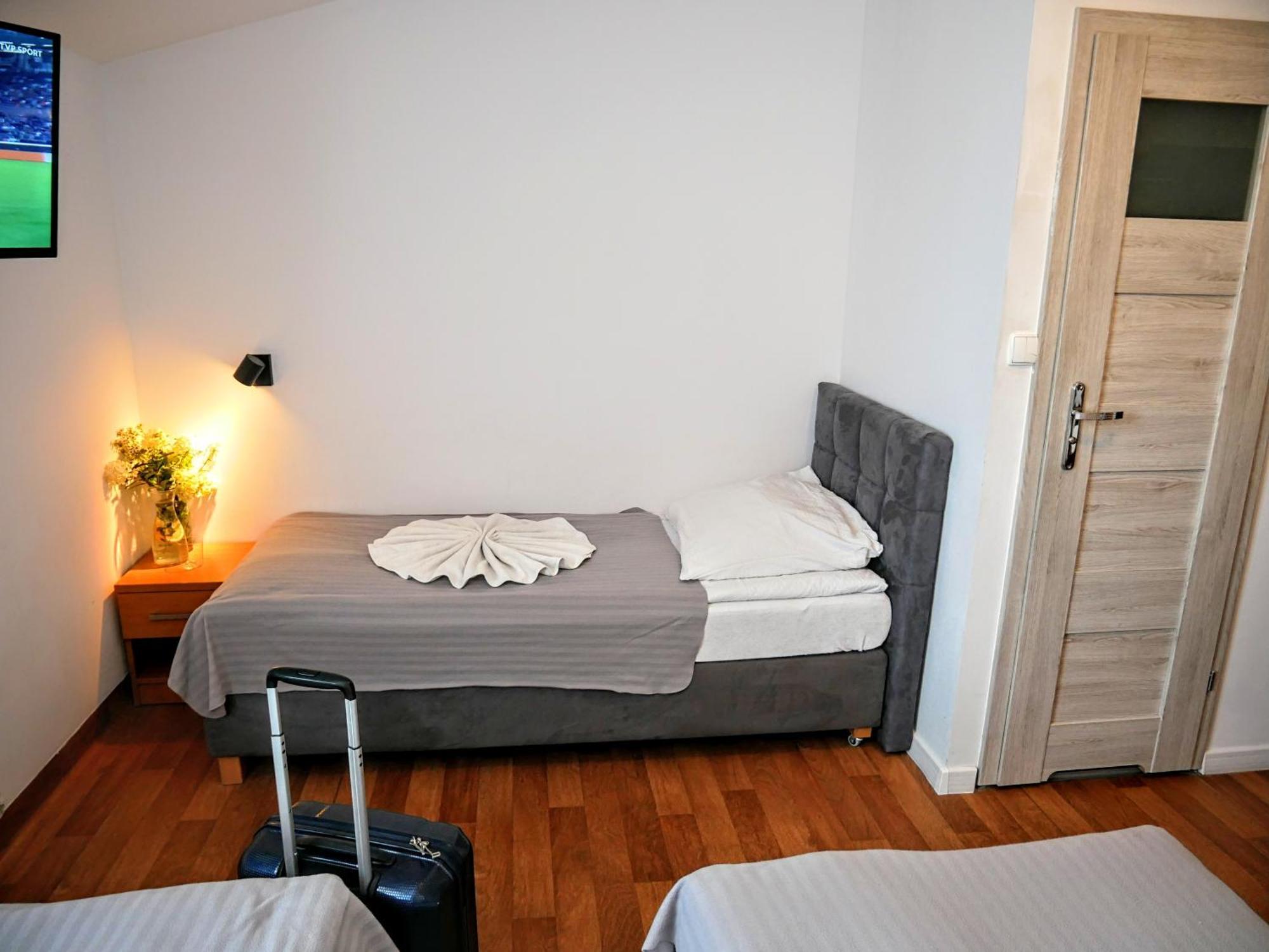 Hostel Evotel Zielonka  Dış mekan fotoğraf